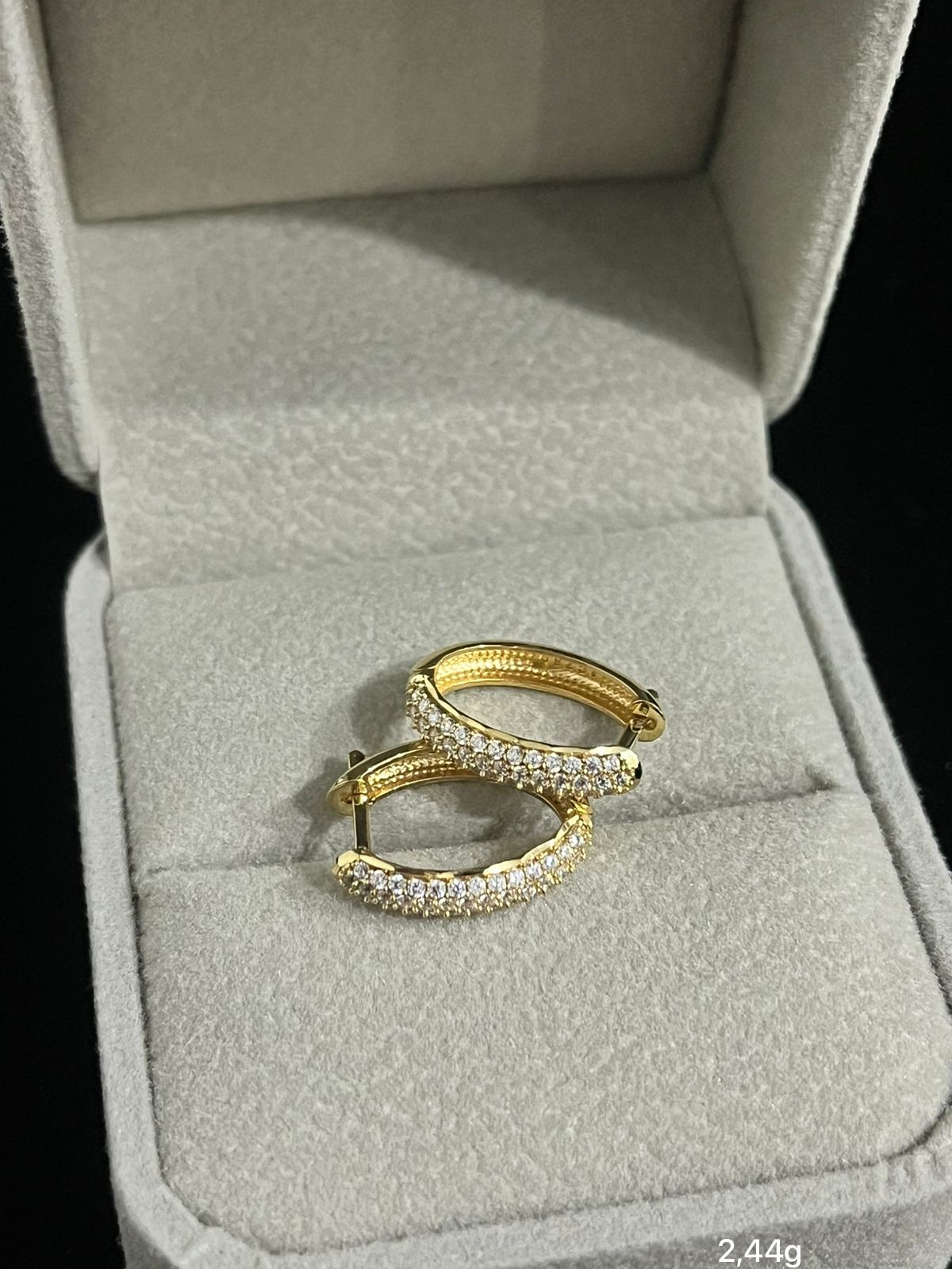 Brinco Argola Cravejada em ouro 18k